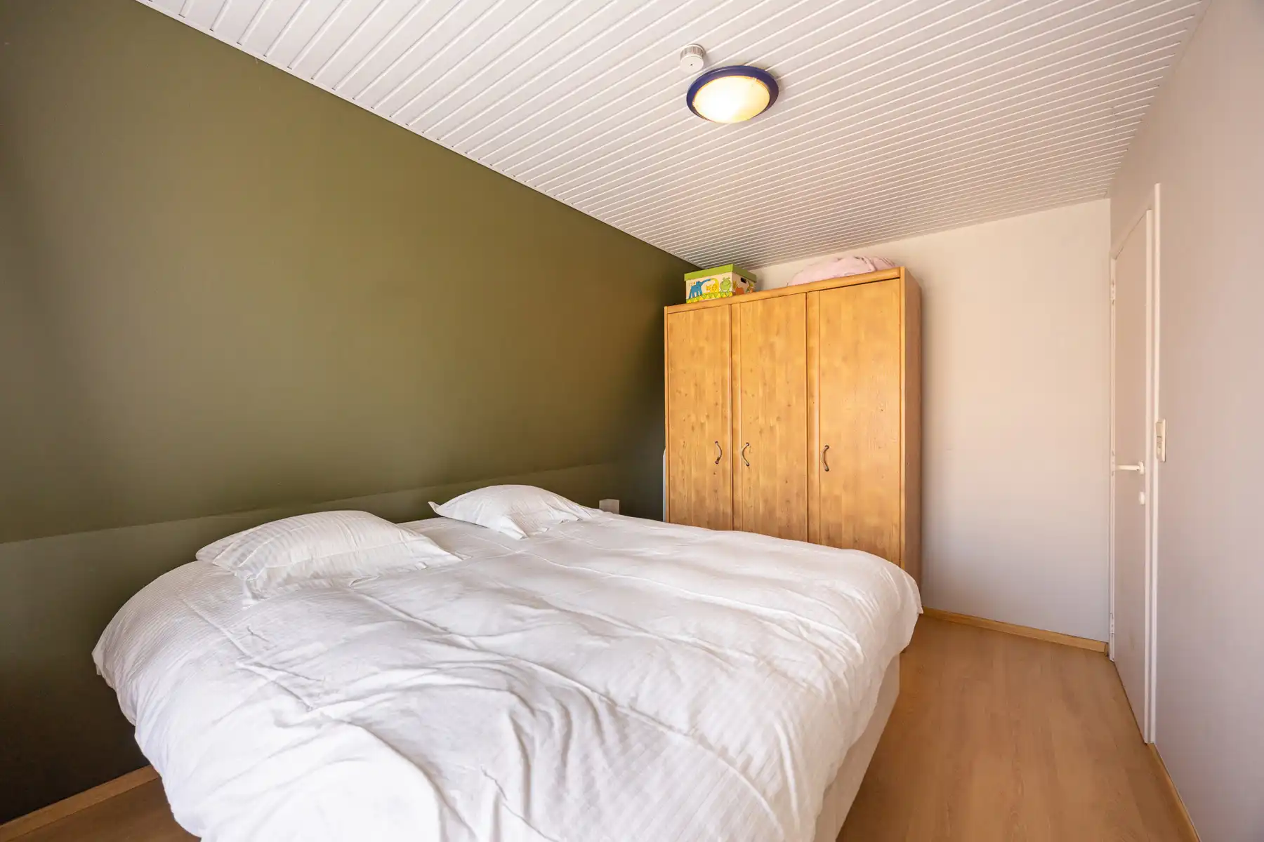 Ruime gezinswoning met rustige tuin en 4 slaapkamers. foto 21