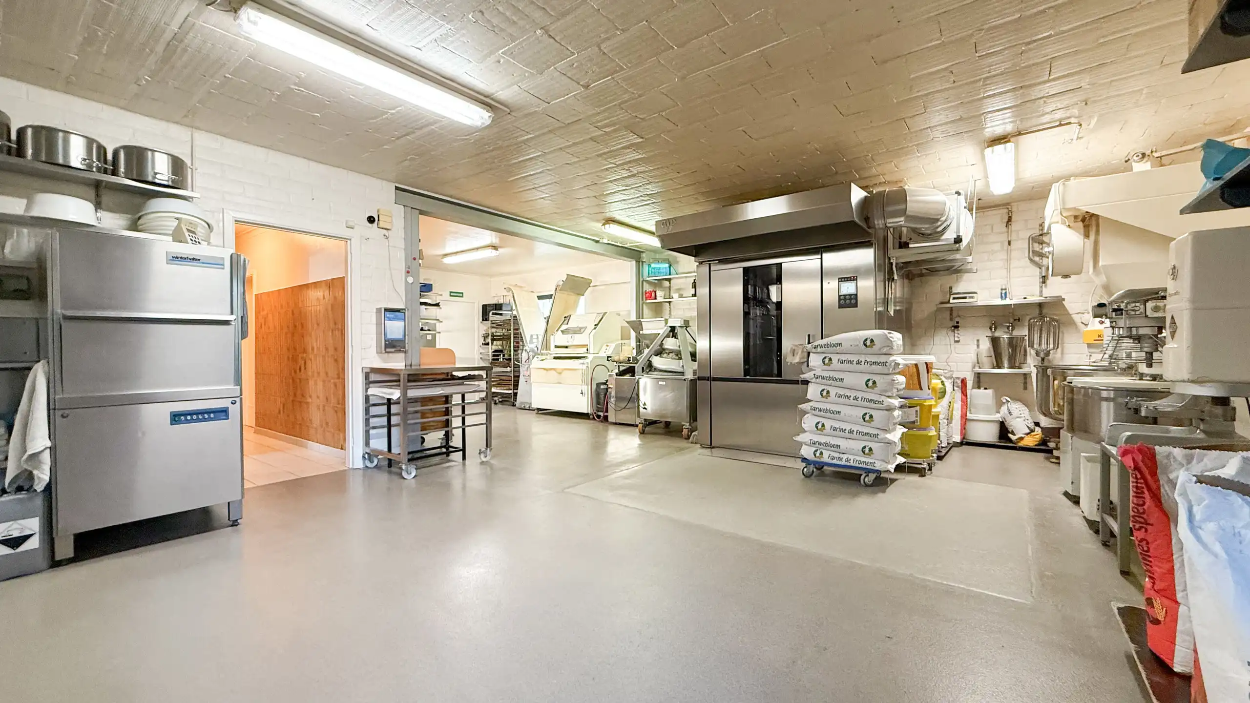 Instapklare bakkerij met woonst in het centrum van Zolder! foto 8