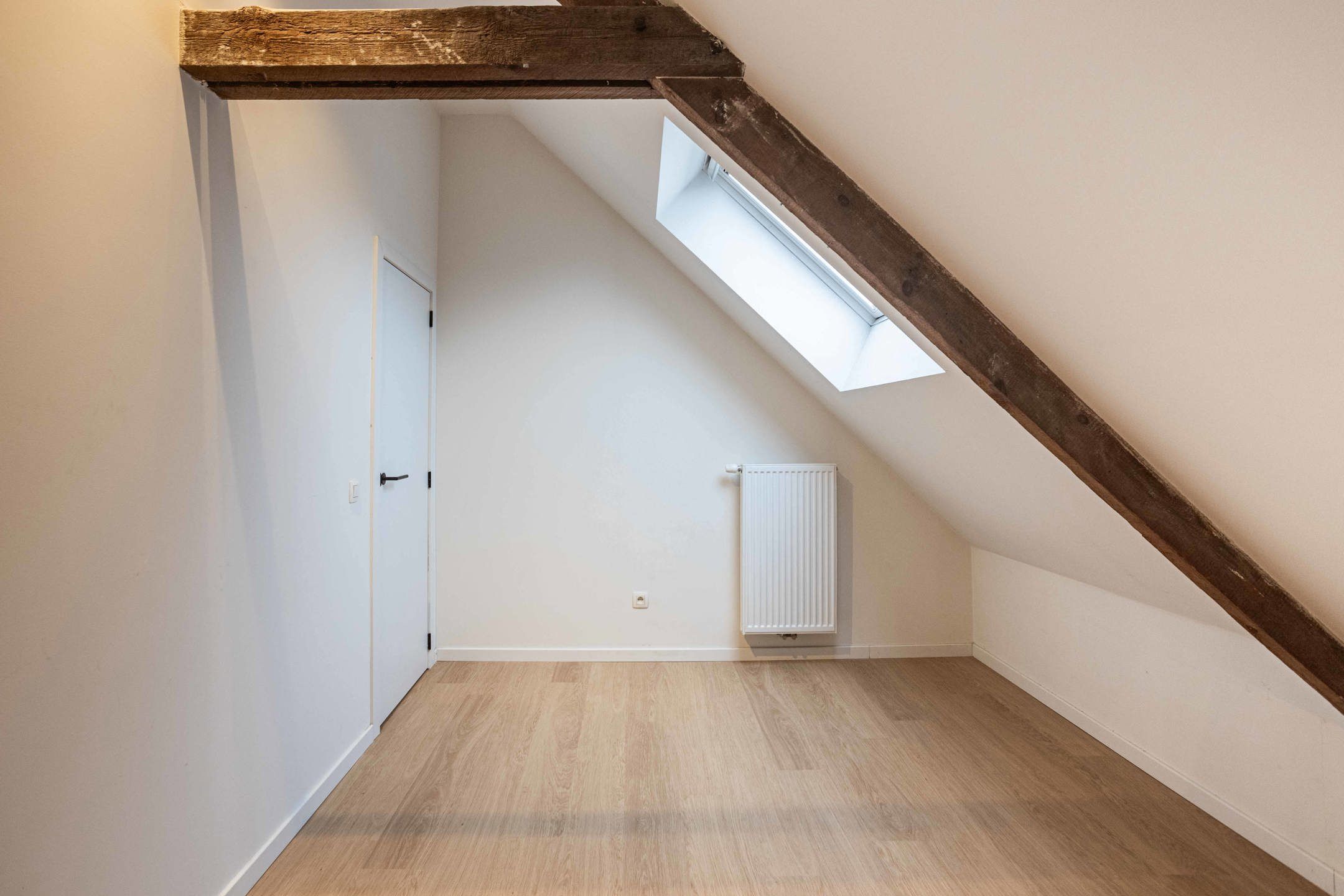 Knap gerenoveerde woning op een goeie locatie foto 14