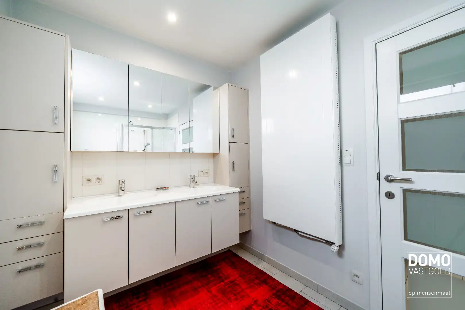 Stijlvol wonen in hartje Hasselt met een uniek uitzicht over het Kolonel Dusartplein foto 17