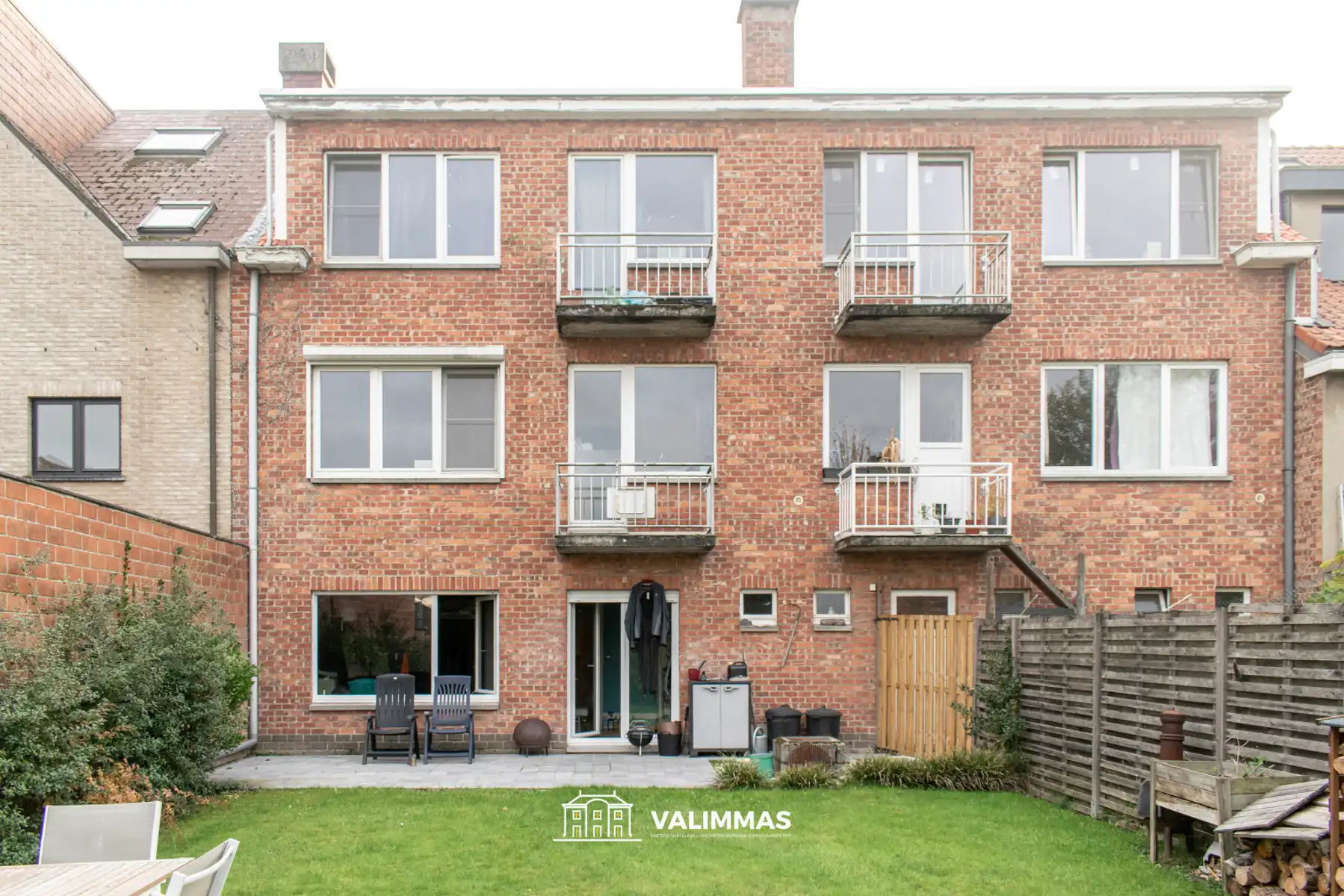 Welgelegen gelijkvloersappartement met groot terras en tuin foto 5