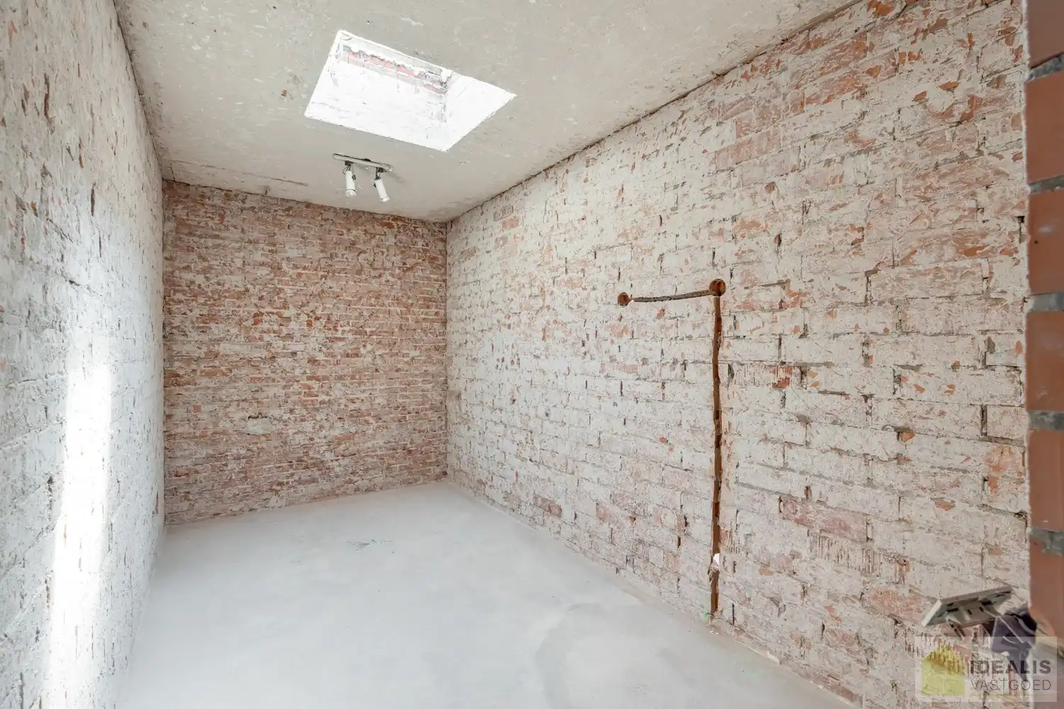 Ruim opgezet, klassevol en naar wens af te werken/ in te richten pand met winkel/kantoorruimte én uiterst ruim appartement met maar liefst 4 slaapkamers foto 22