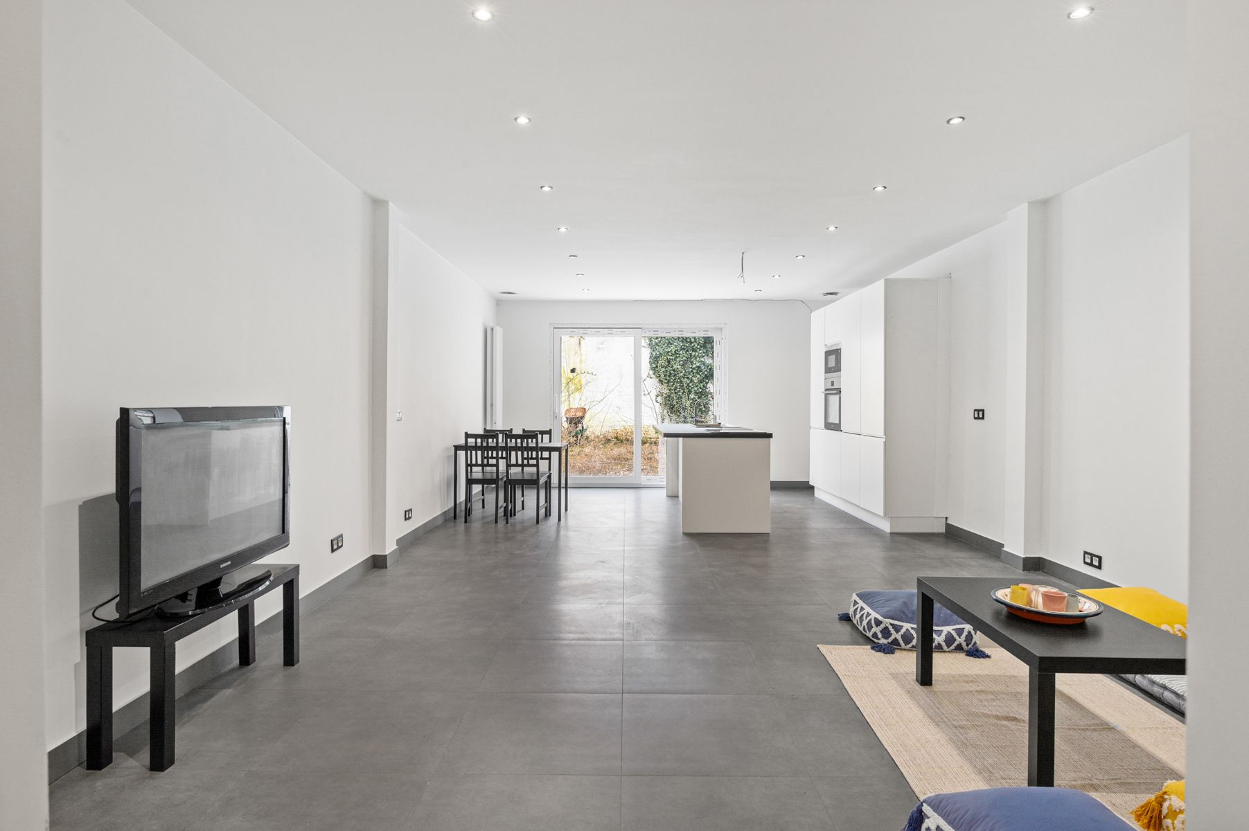 Luxe gerenoveerde woning met 4 slpk en garage foto 6