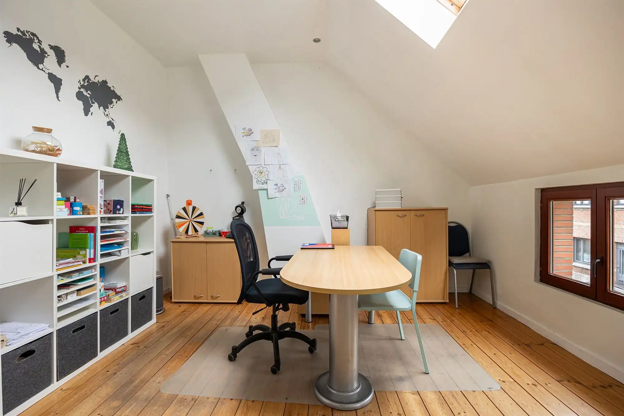 Charmant huis met twee slpks en leuke tuin foto 14