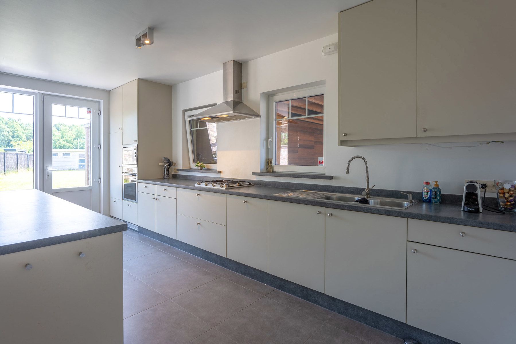 Instapklare woning met 5 slaapkamers te Berendrecht foto 7
