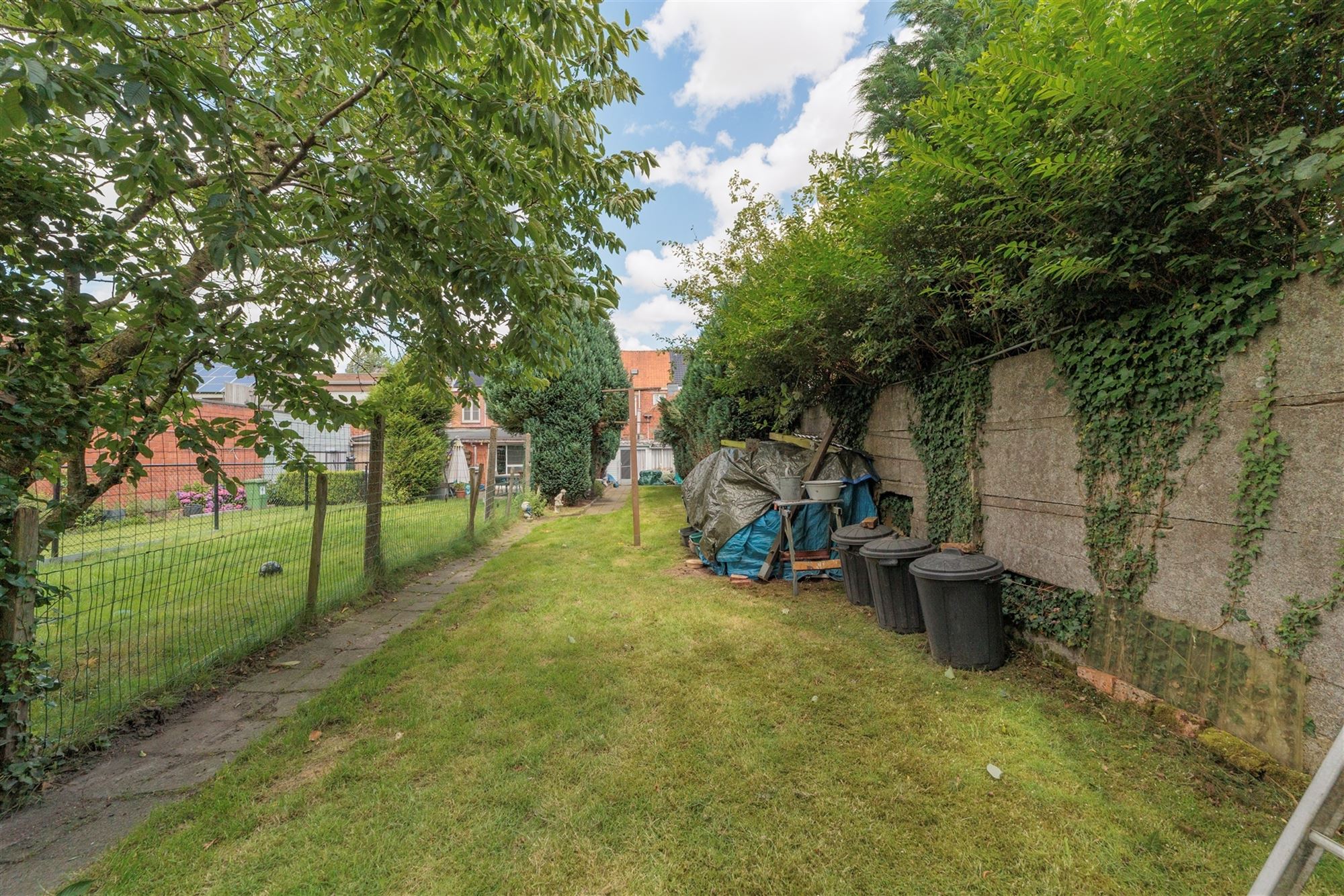 Te renoveren huis met drie slaapkamers en grote tuin foto 21