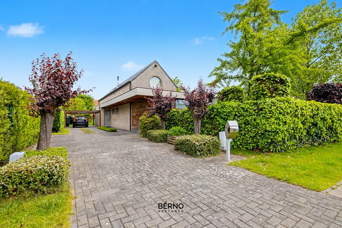 Rustig gelegen open bebouwing met ruime tuin foto 2