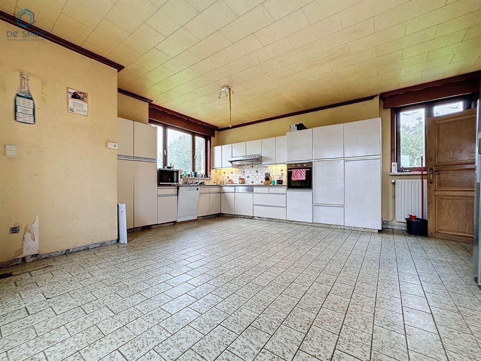 ENORM RUIM HERENHUIS + KANTOORGEBOUW + LOODS EN PAARDENSTALLEN! foto 9