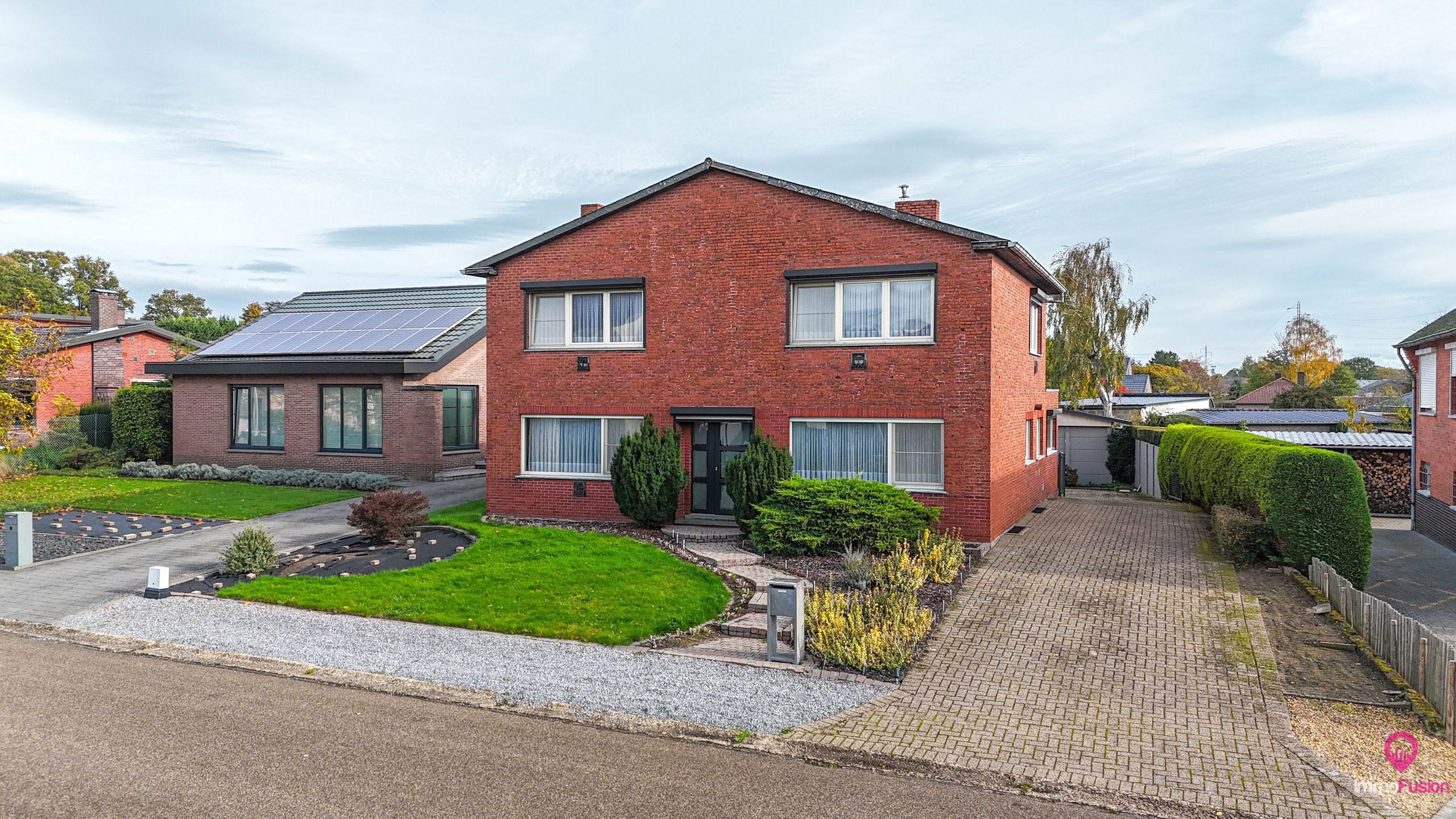 Ruime gezinswoning 4 slpks, grote kelder & werkplaats! foto {{pictureIndex}}