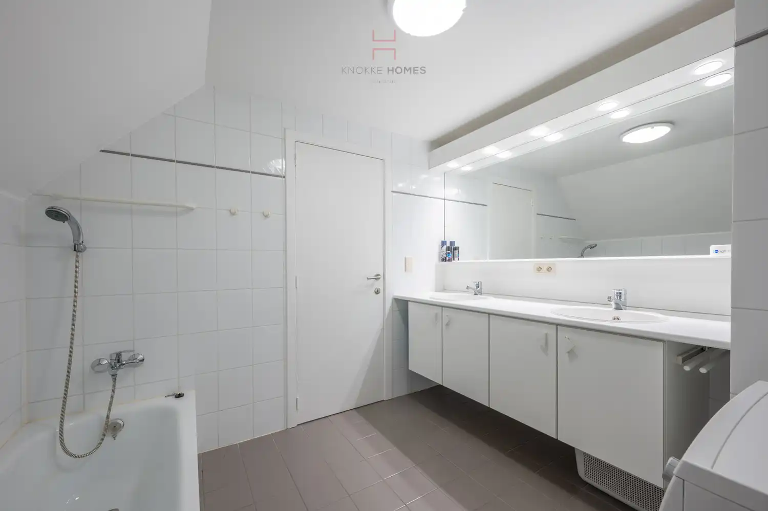 Licht en ruim duplexappartement met zonovergoten terras in Heist foto 30