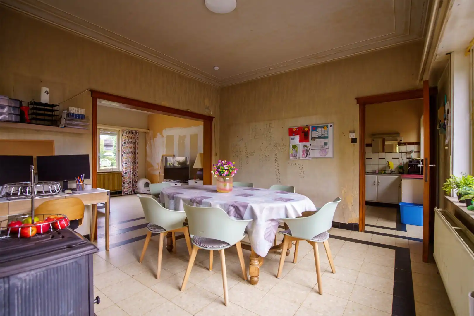 Ruime woning met vier slaapkamers en grote tuin foto 5