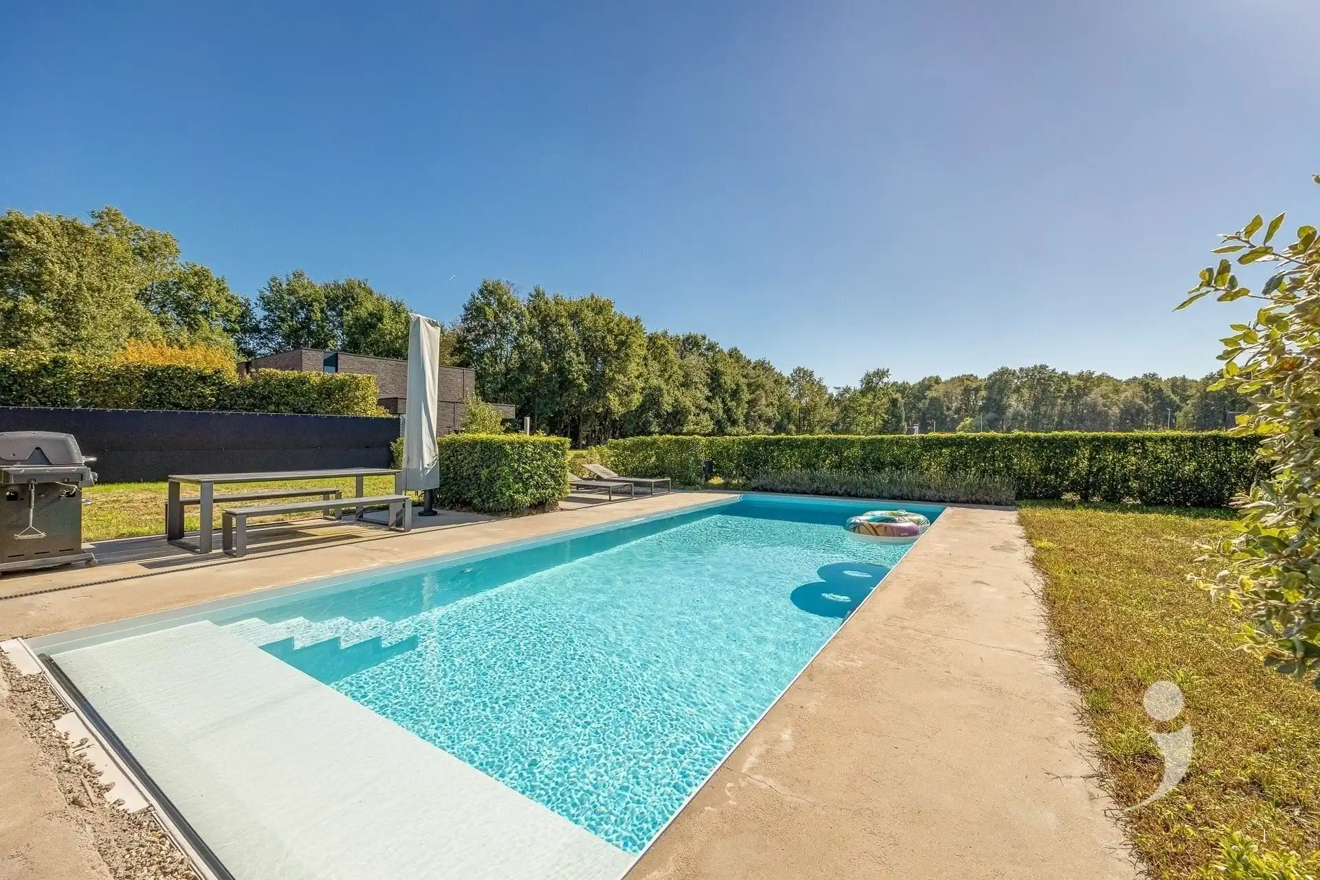 High-end architectenwoning met zwembad en prachtig zicht op de achterliggende weides foto 25