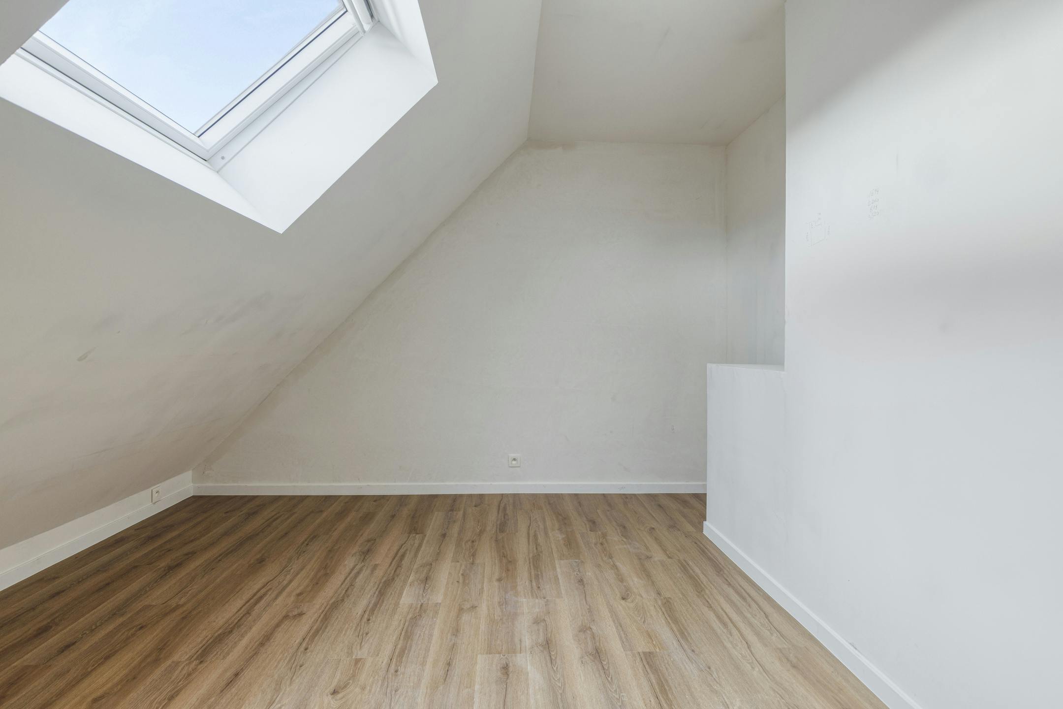 Gerenoveerd huis met 3 slaapkamers in Assebroek foto 12