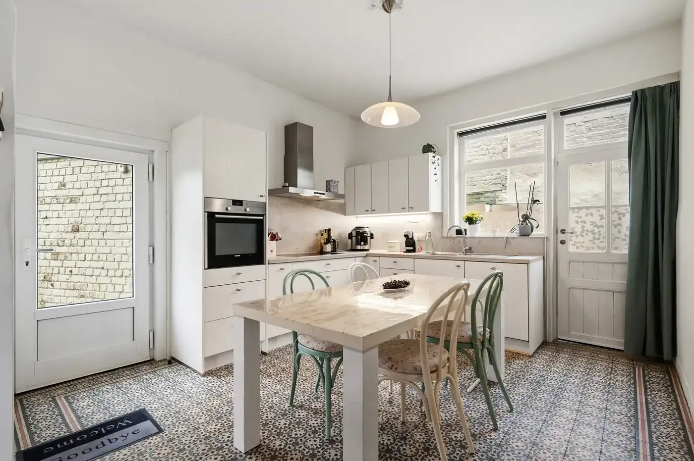 Instapklare karaktervolle woning op uitstekende locatie in Sint-Joris-Weert foto 4