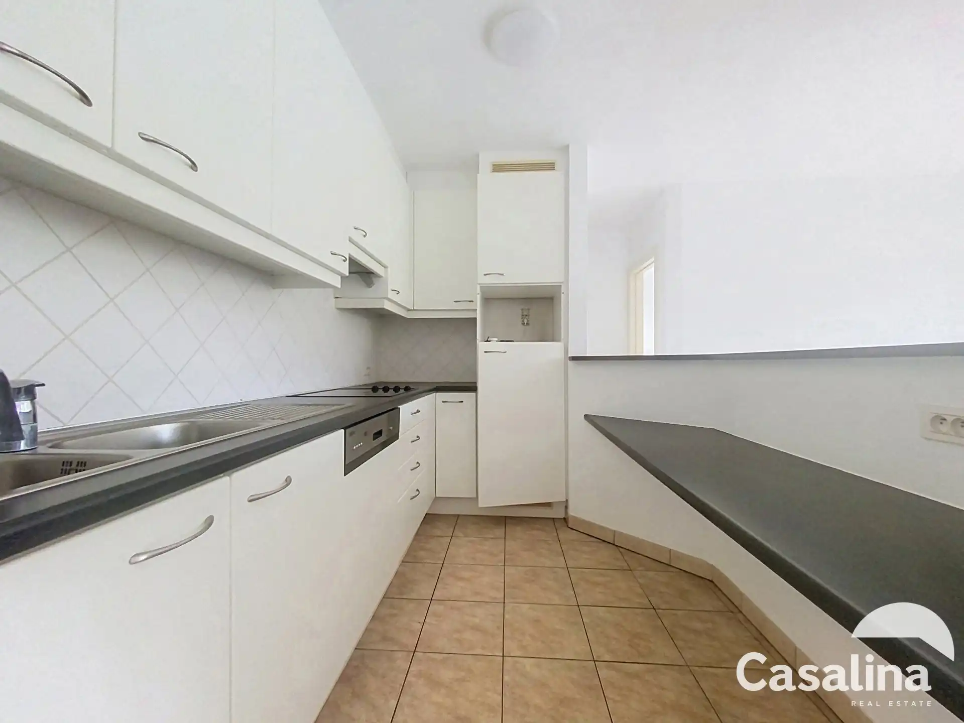 Aan de grens van WOLUWE, 2 slaapkamer appartement met terras foto 3