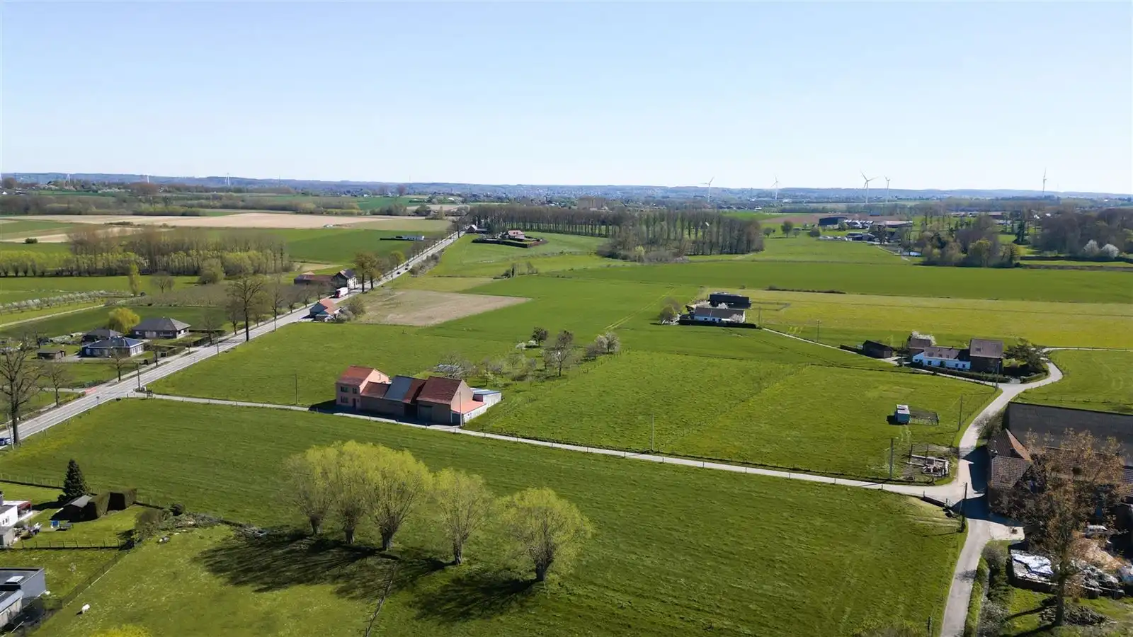 Op te frissen 4 gevelwoning met tuin op 10are92 met prachtig zicht over weilanden foto 5