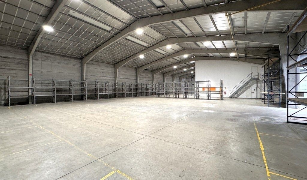 Bedrijfspand te huur in KMO-zone nabij N16 te Bornem foto 3