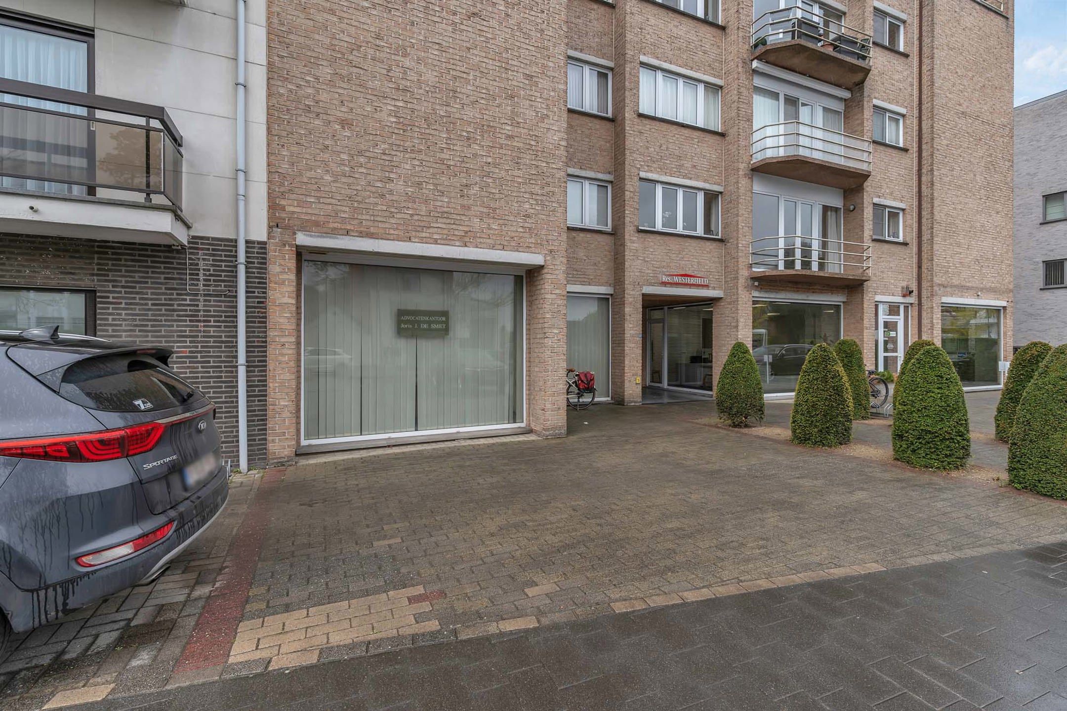 Ruime commerciële ruimte te koop in hartje Waregem foto 14