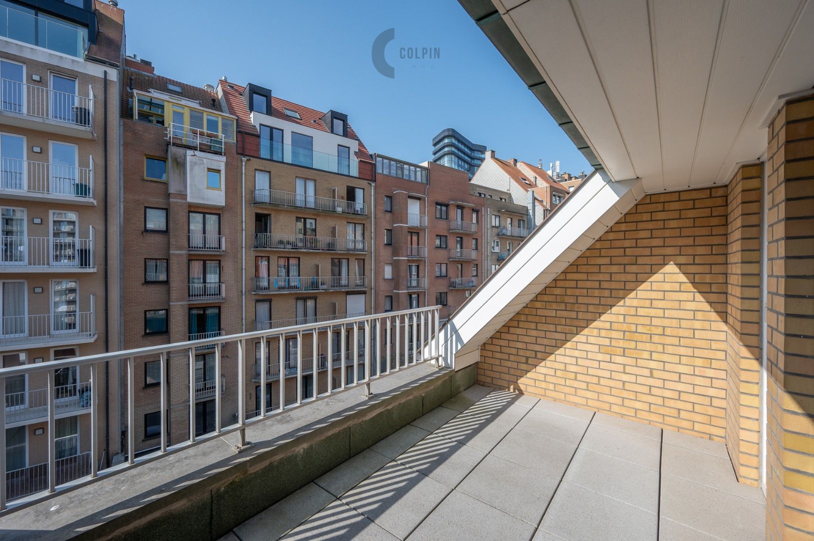 Instapklaar en lichtrijk penthouse vlakbij de zeedijk foto 4