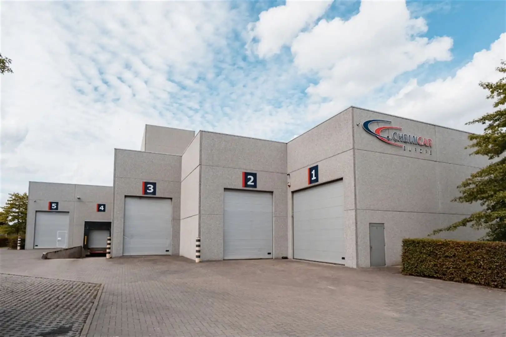 Polyvalent bedrijfsgebouw foto 8