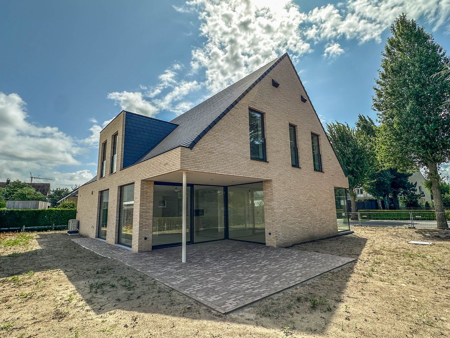 100% Instapklare en riante nieuwbouw villa. foto 3