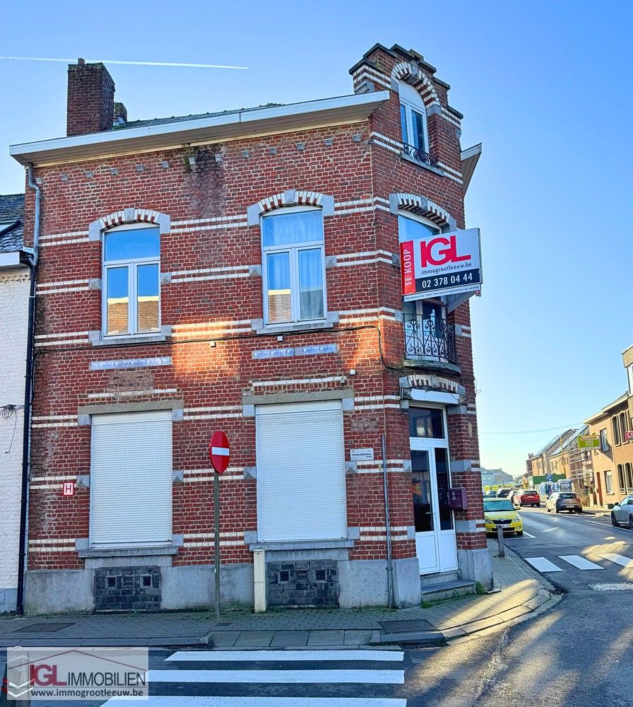 Handelsruimte met appartement te koop in Sint-Pieters-Leeuw foto 19