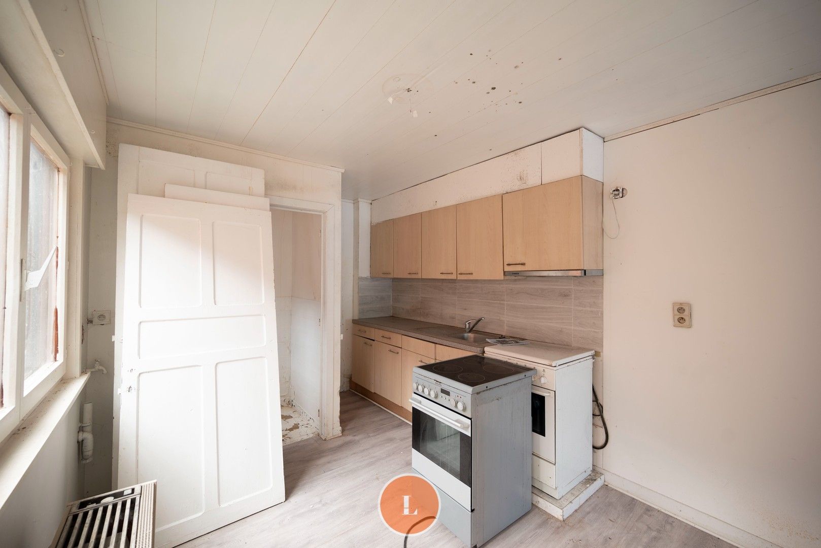Te renoveren woning in Wevelgem te koop foto 4