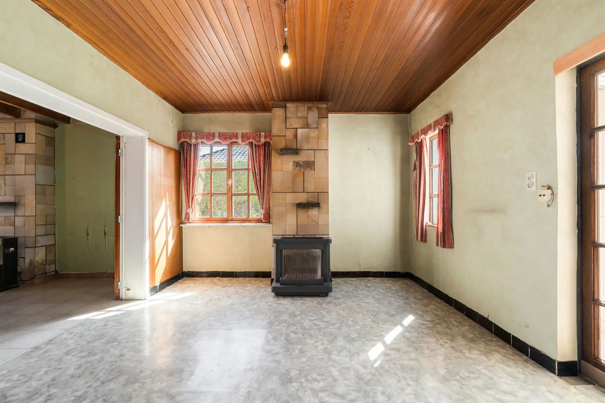 Woning met verrassend grote tuin, te renoveren foto 4
