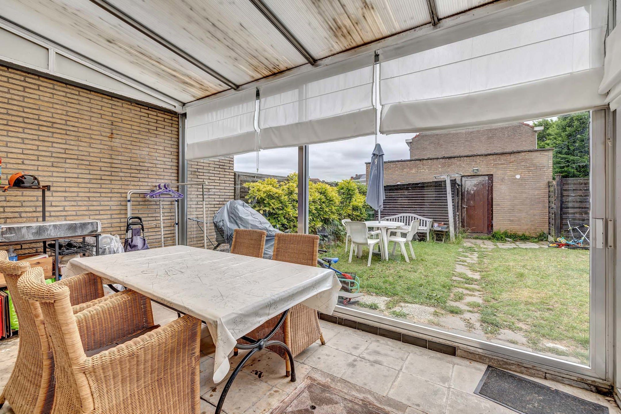 Te renoveren woning met drie slaapkamers en garage foto 18