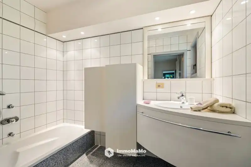 UNIEKE VILLA MET BINNENZWEMBAD EN PAARDENSTALLEN OP EEN TOPLOCATIE TE KOOP IN MENDONK (GENT) foto 27