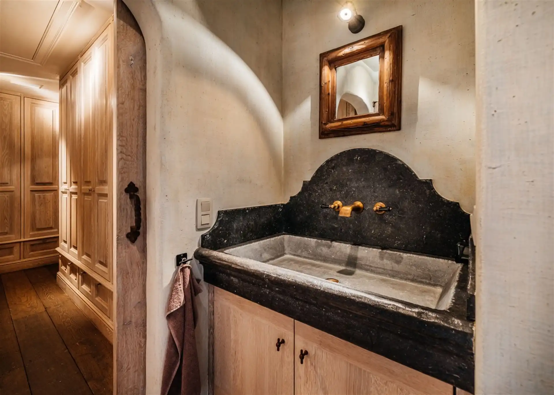 Charmante, hoogwaardig afgewerkte woning in een woonwijk. foto 17