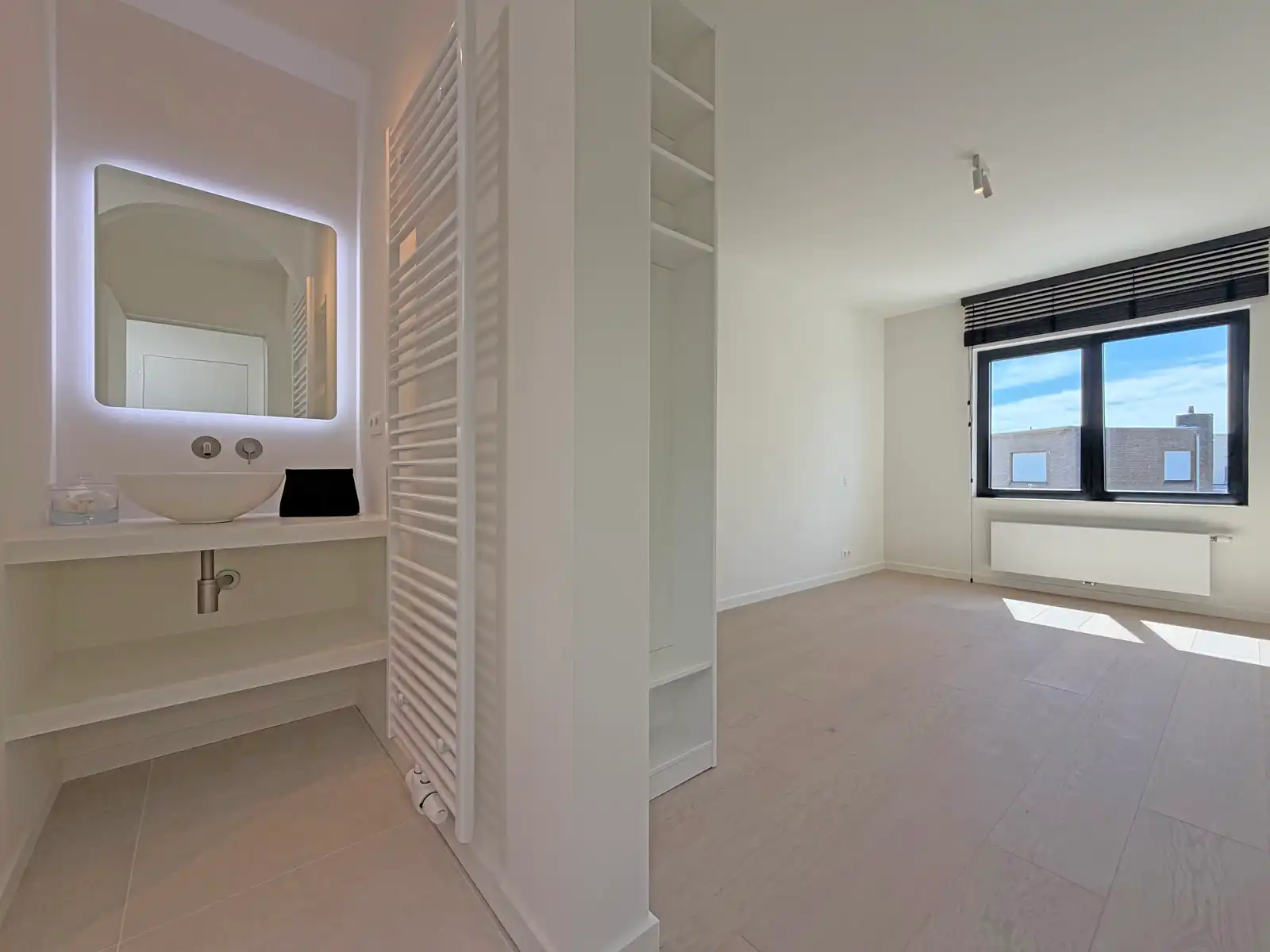 Stijlvol gerenoveerde woning met 4 slaapkamers foto 17