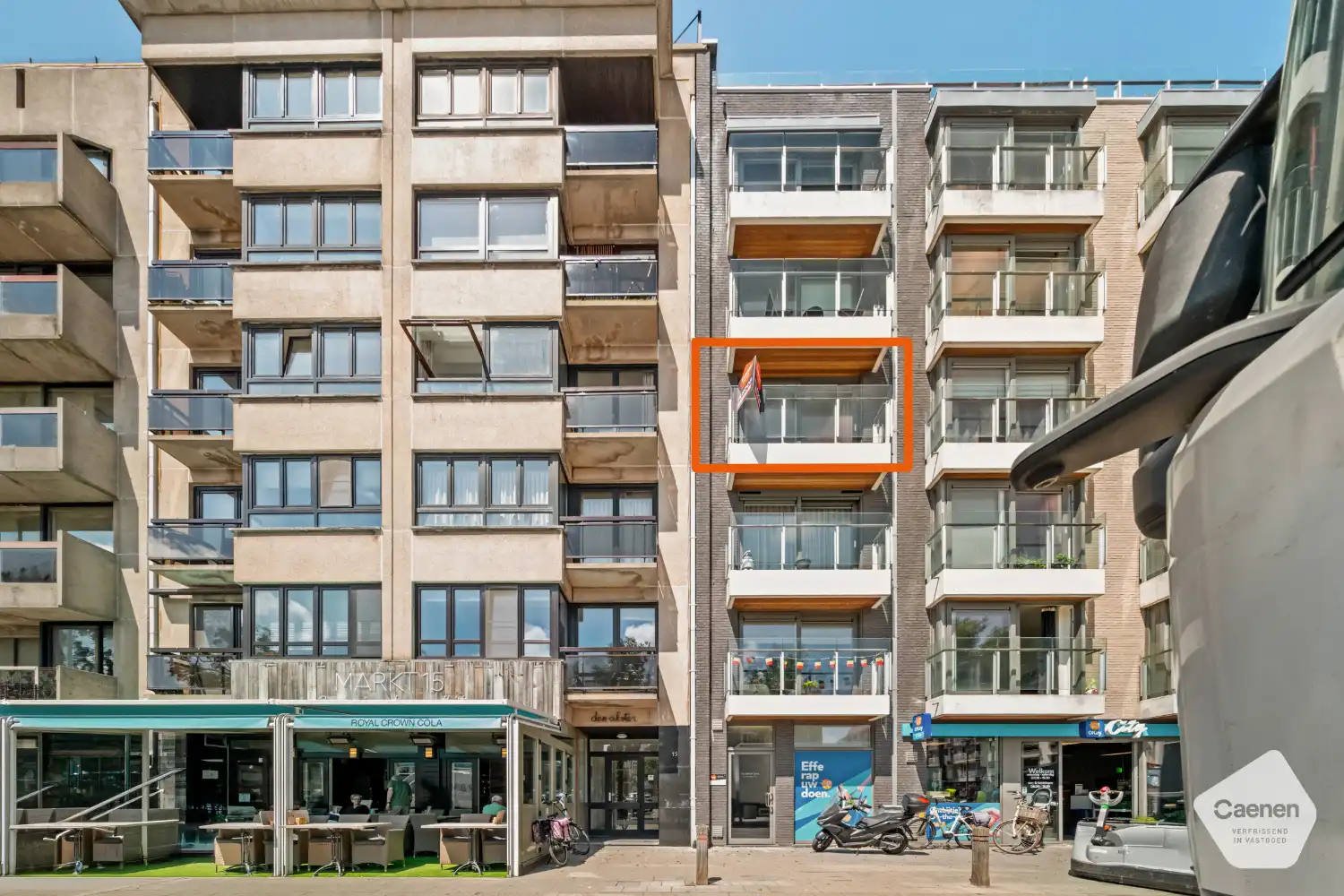 Ruim twee slaapkamer appartement met een uitstekende ligging foto 16