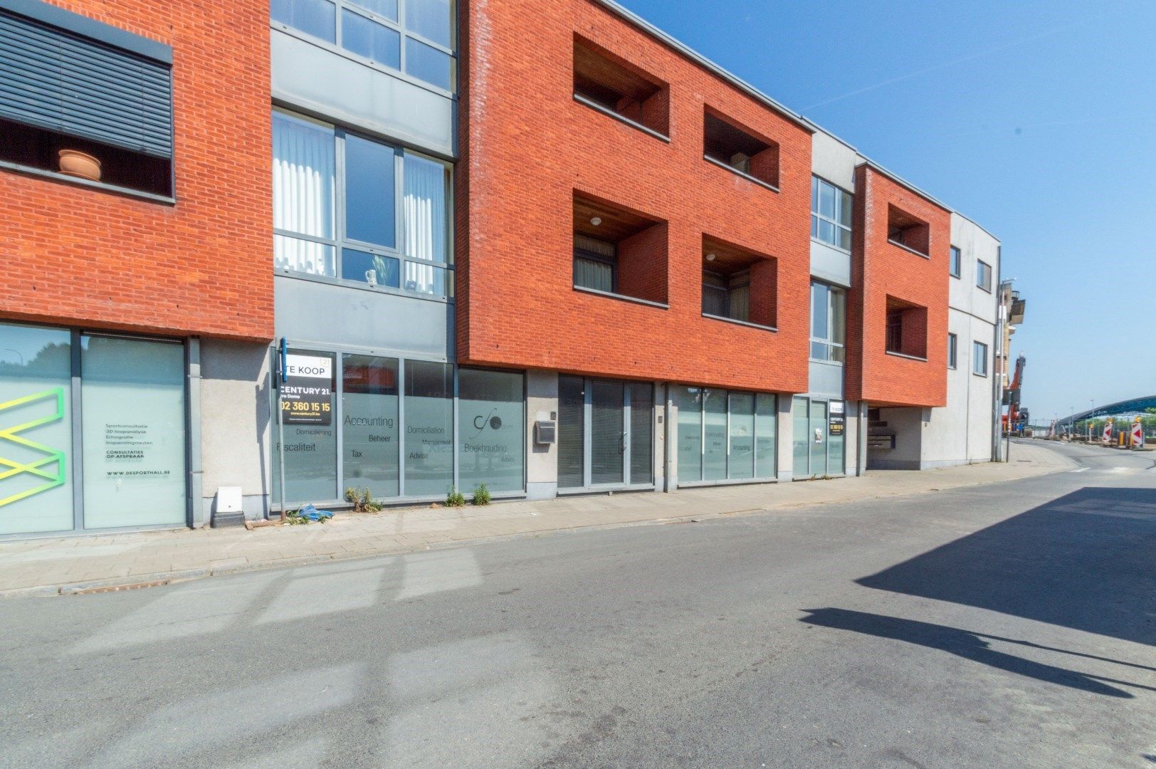 Ruime, instapklare gelijkvloerse praktijk-, kantoor- en/of commerciële! foto 9