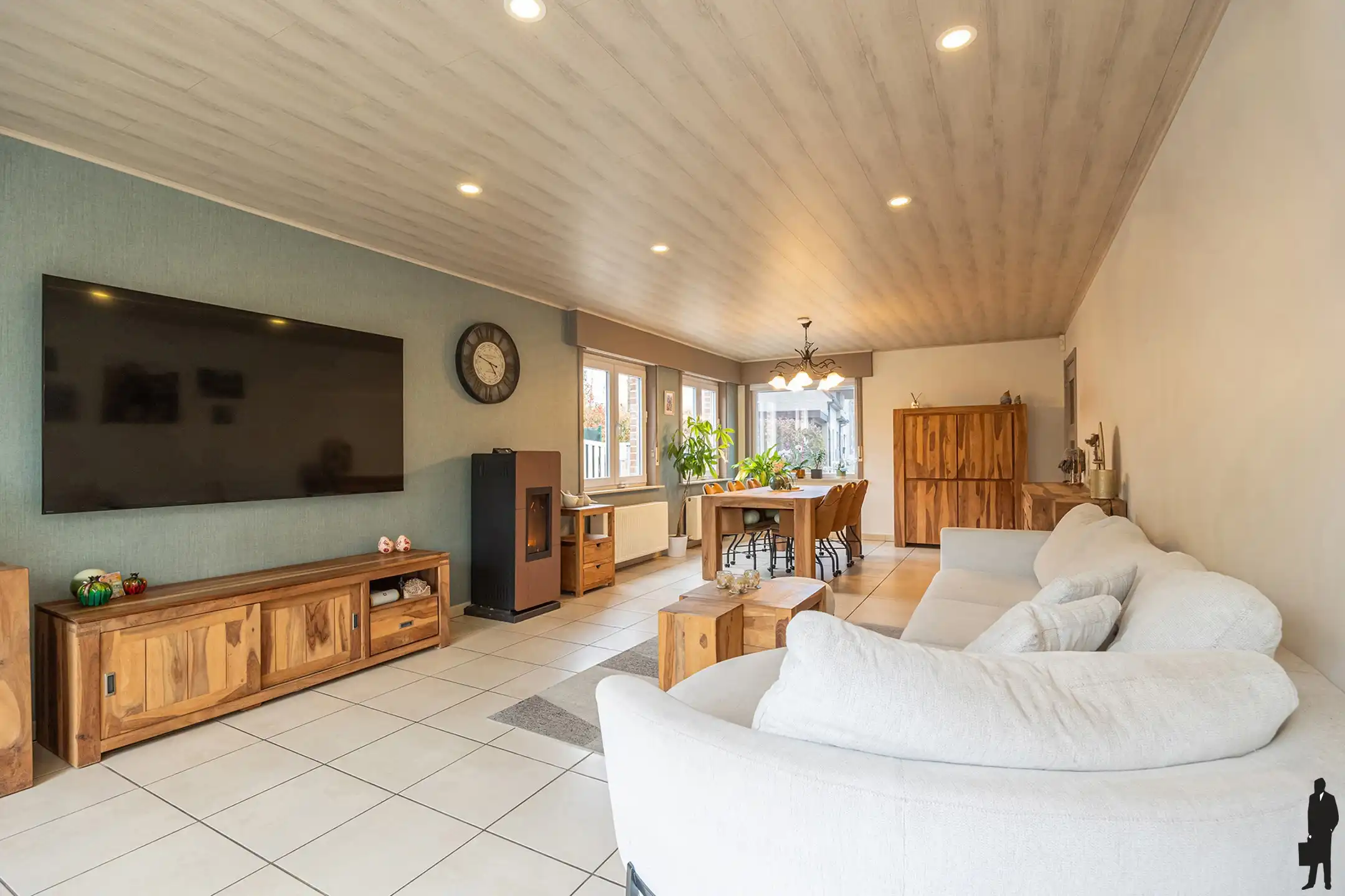 Instapklare gezinswoning met 3 slpk, tuin, garage & carport  foto 2