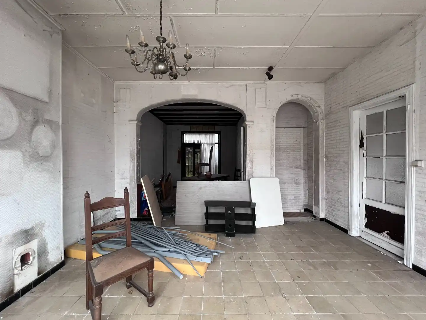 Te renoveren woning met drie slaapkamers te koop in Eeklo foto 2