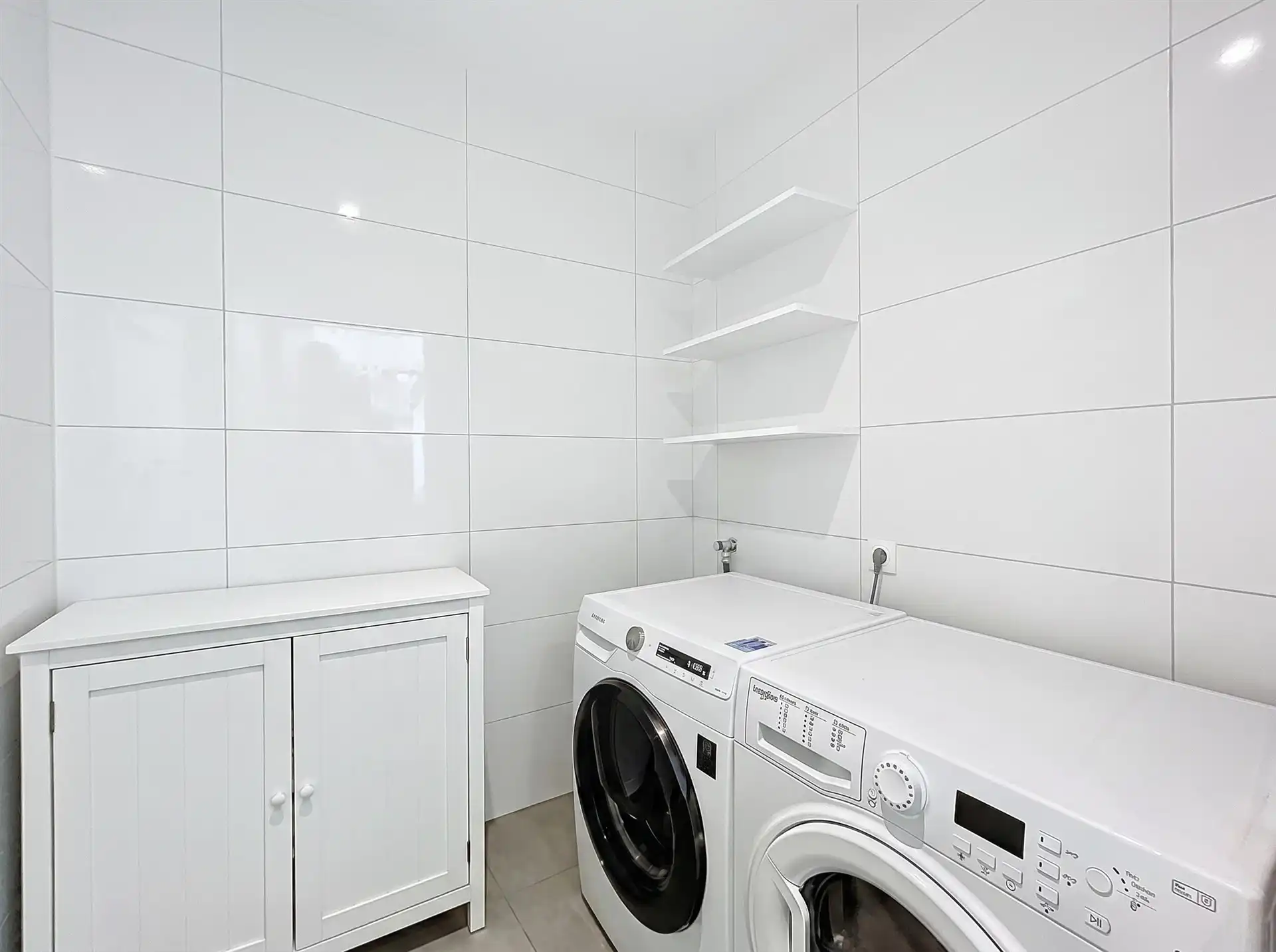 Energiezuinige gezinswoning met 3 slaapkamers, 2 badkamers en ruime tuin op toplocatie foto 14