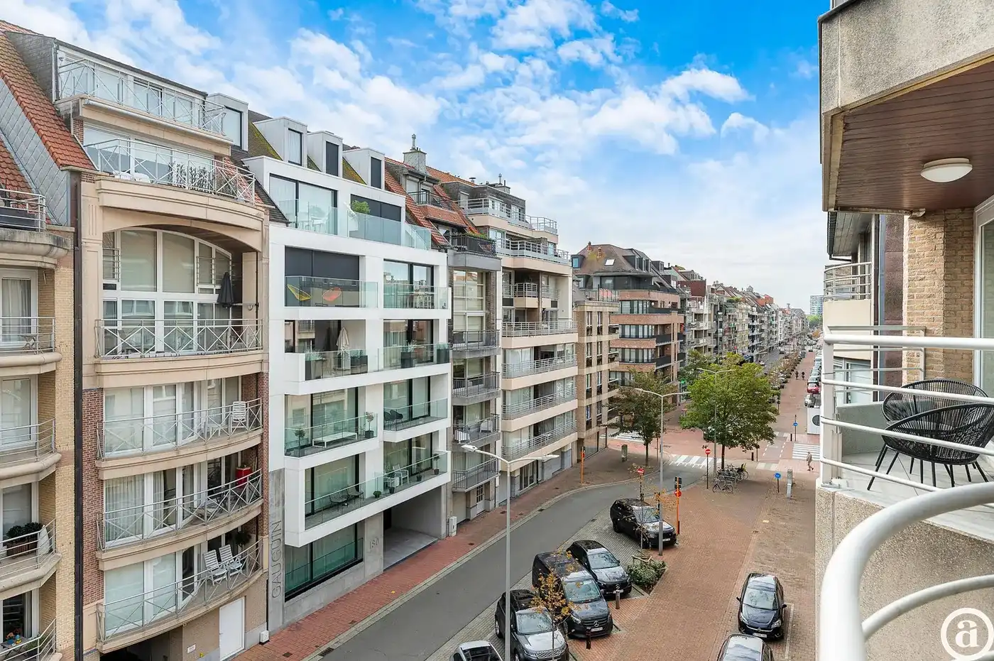 Luxueus gerenoveerd 3-slaapkamerappartement nabij de Zeedijk foto 3