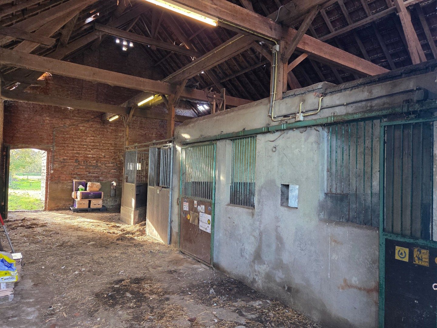 Woning met 3 slpks, schuur met 3 stallen en weiland op 2.288 m² nabij Geel-centrum ! foto 27