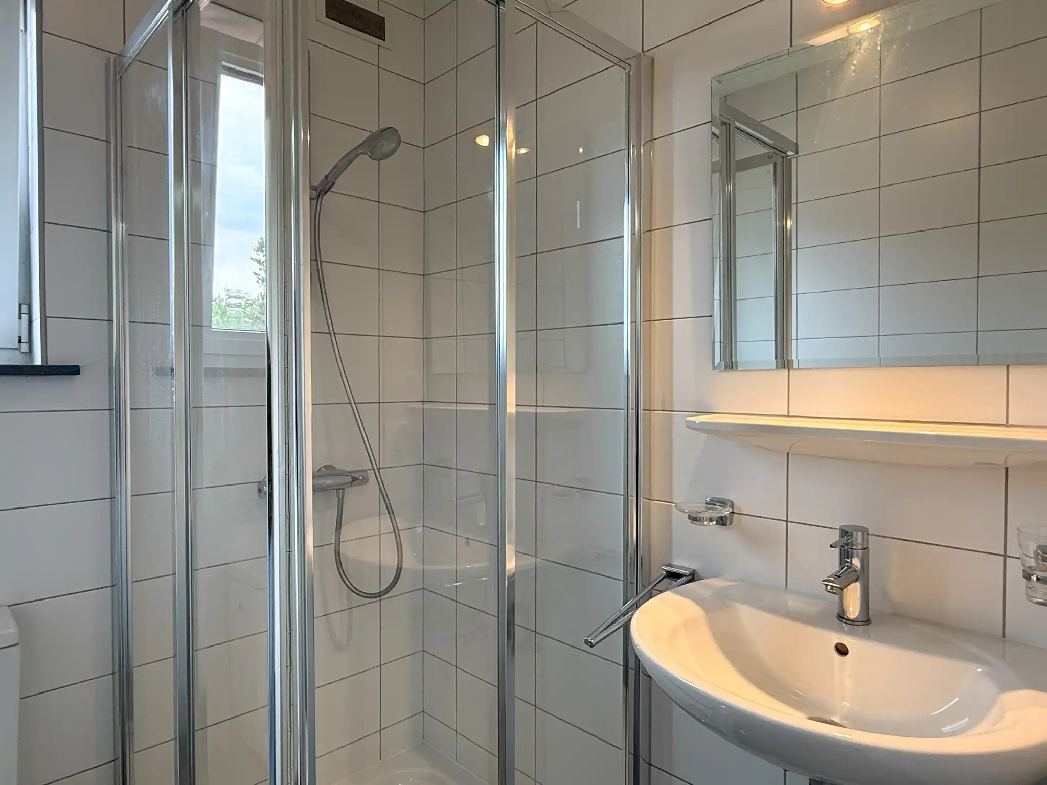 Rustig gelegen woning met 3 slaapkamers, dressing, bureau, tuin en garage foto 19