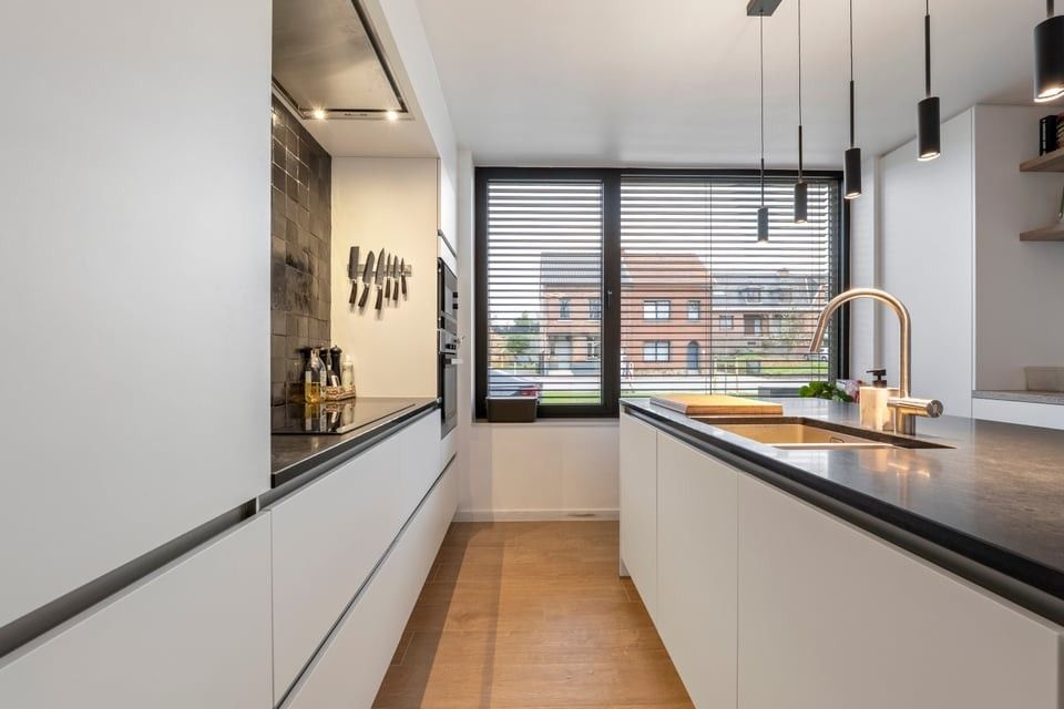 MODERNE HALFOPEN BEBOUWING MET INPANDIGE GARAGE EN RUIME TUIN IN SINT-TRUIDEN foto 26