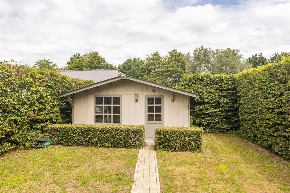 Ruime halfopen woning met garage, carport en tuin foto 23