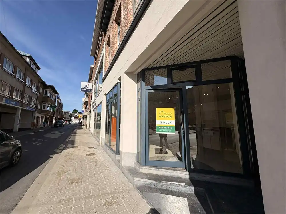 Gunstig gelegen handelspand/kantoorruimte nabij de markt van Torhout foto 2