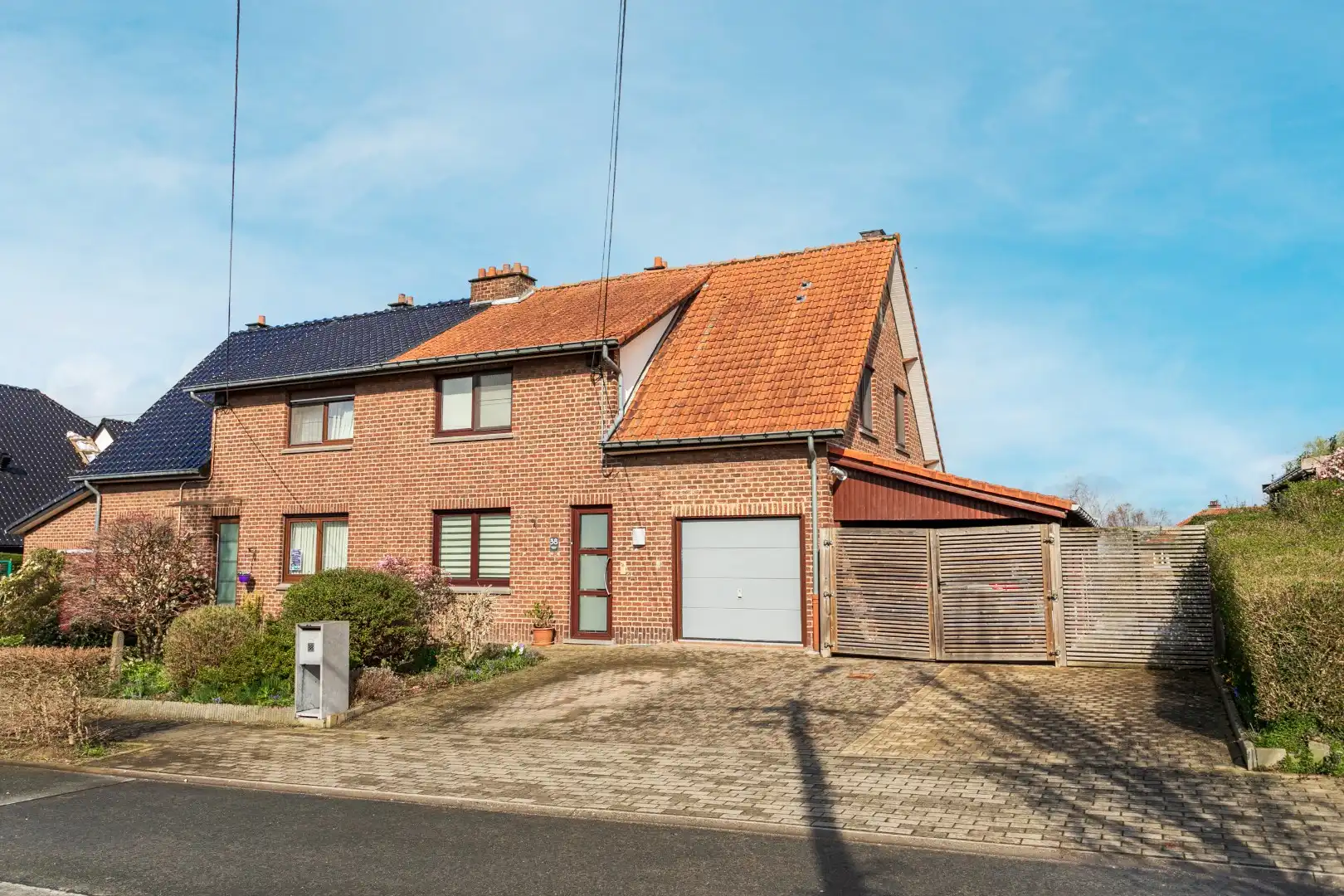 Instapklare gezinswoning met 3 slaapkamers, EPC C en ruime tuin in Buizingen foto {{pictureIndex}}