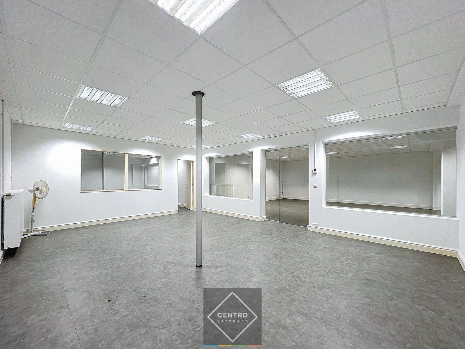 Unieke kantoorruimten van 660m² te Roeselare - dicht bij de Grote Markt aan zeer AANTREKKELIJKE prijs! foto 9