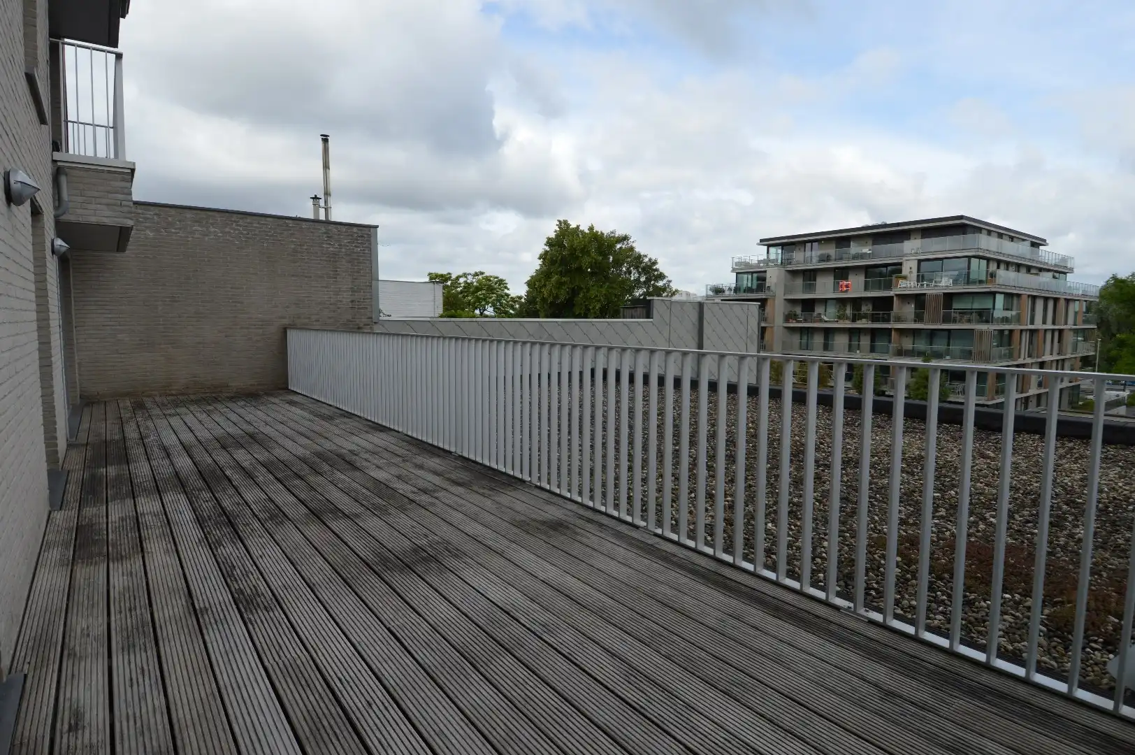 Ruim appartement met 2 slaapkamers, 2 terrassen én garage in het centrum van Harelbeke foto 15