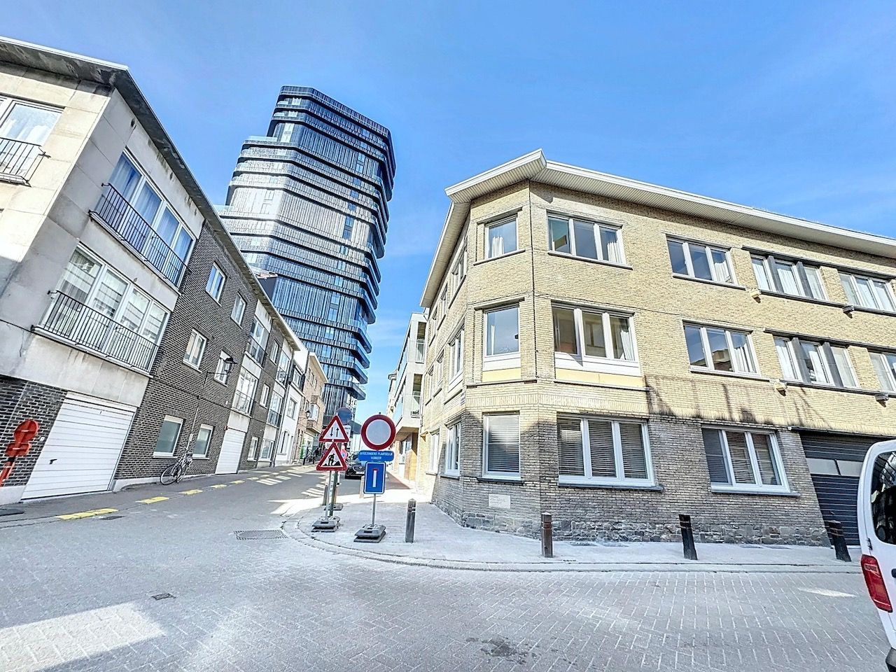 Volledig gemeubeld eigentijds appartement op een boogscheut van de Zeedijk. foto 17