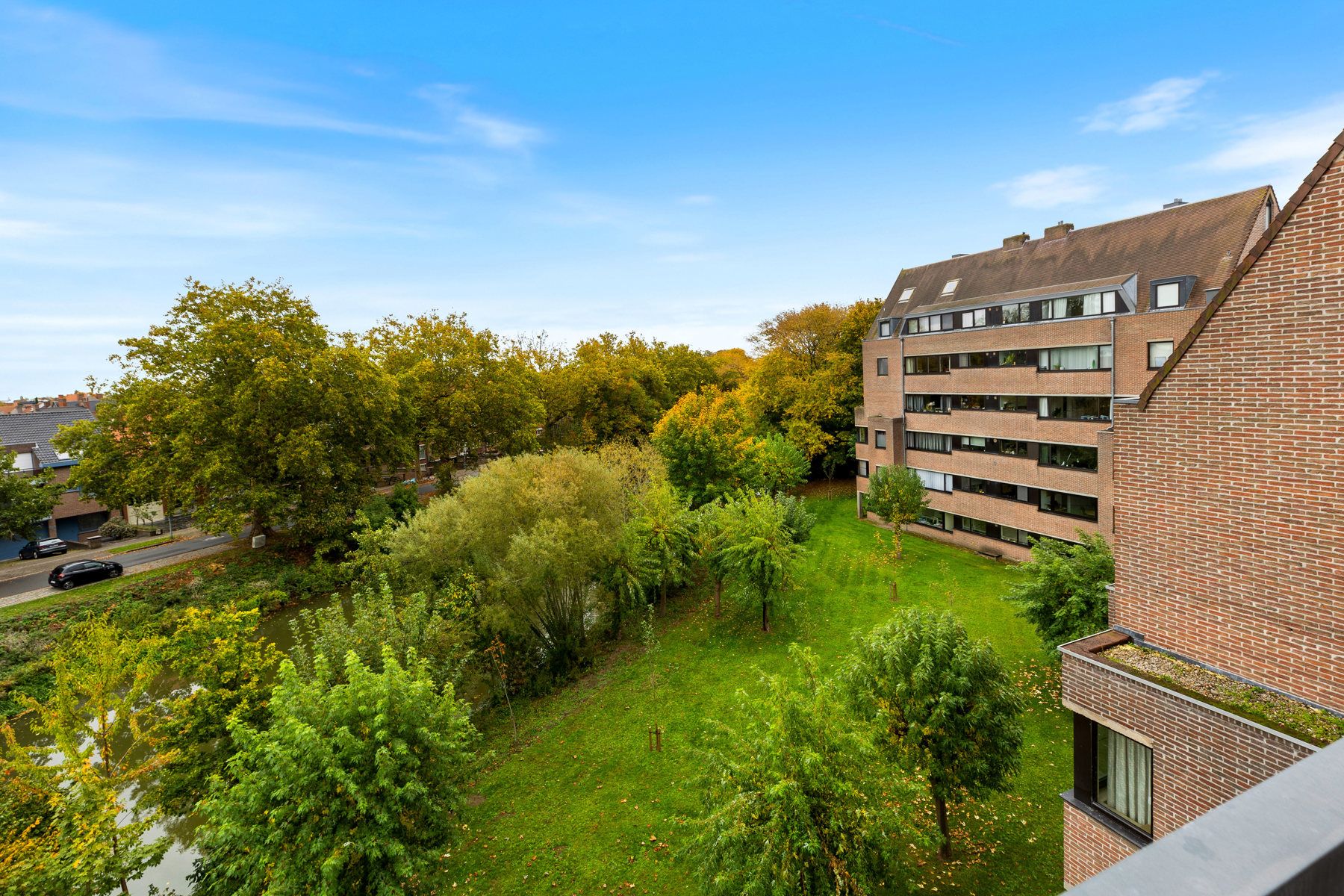 Ruime 3 slpk. duplex met waterzicht nabij centrum Brugge foto 13