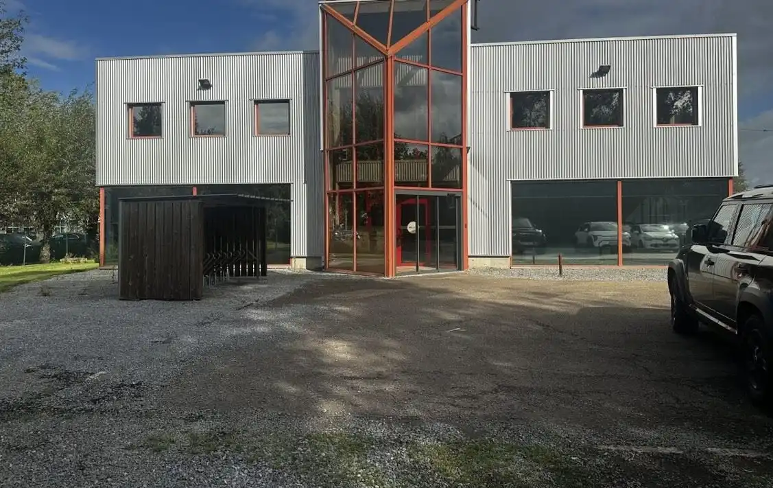 Moderne kantoren met parking te huur in Turnhout foto {{pictureIndex}}