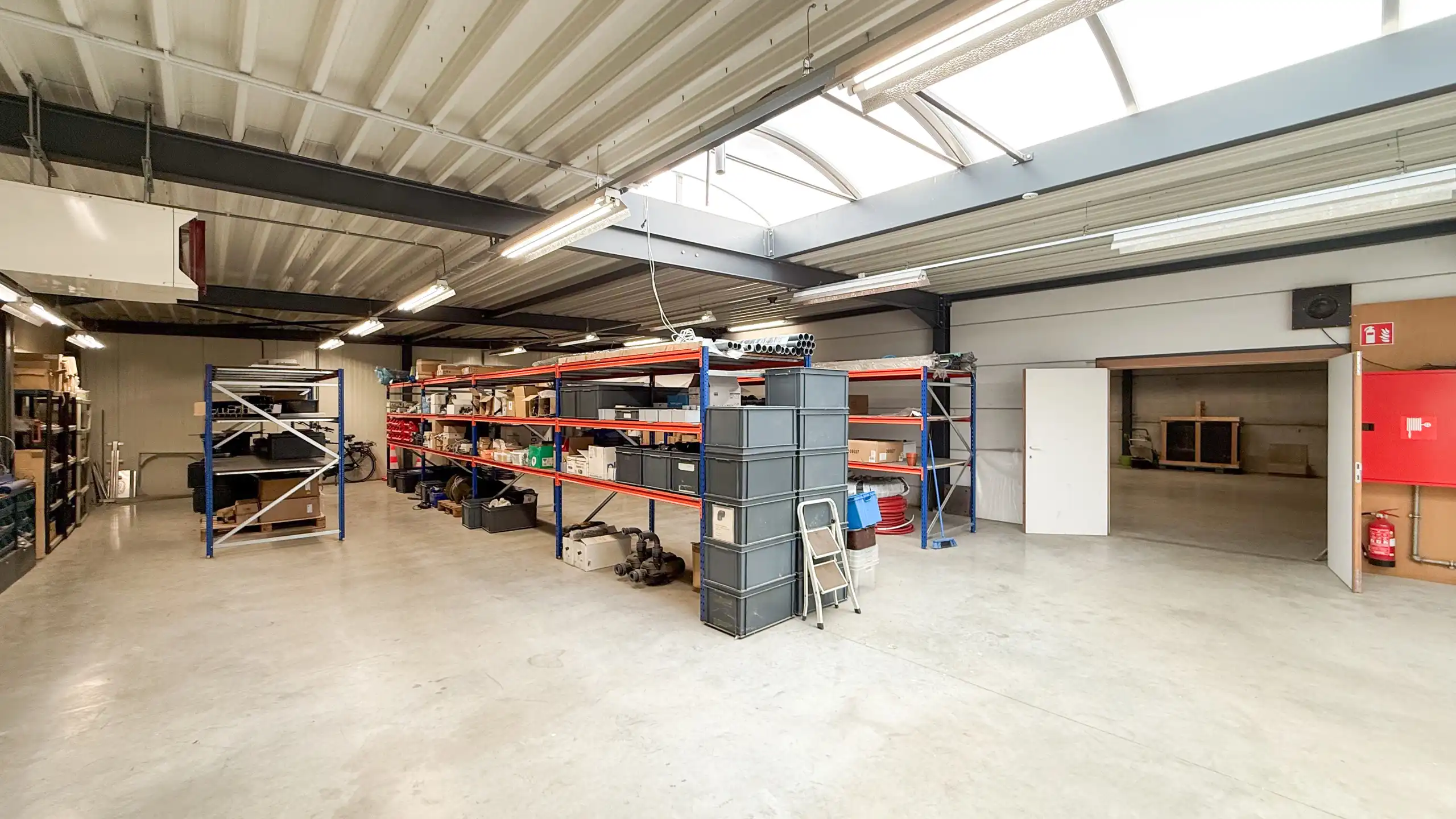 Veelzijdig industrieel pand met woonst en zonnepanelen! foto 28
